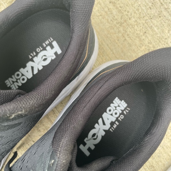2 pairs of hoka - Picture 5 of 6